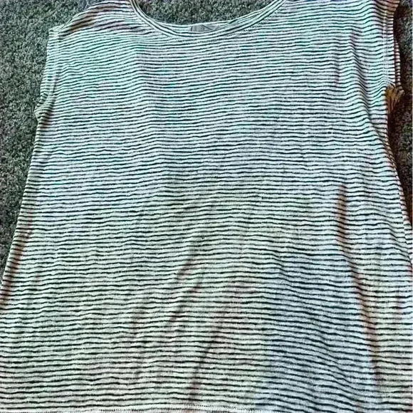 Athleta Breezy Black and White Stripe Split Back Tee size small athletic - Picture 5 of 5